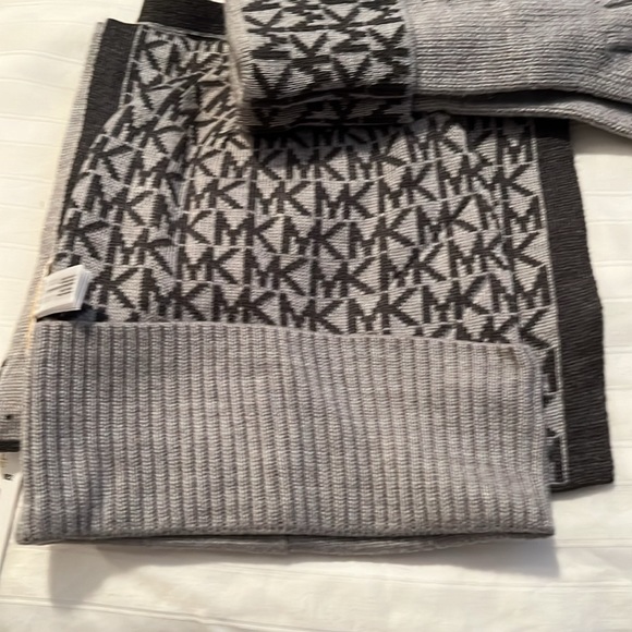 NWT Michael Kors scarf, beanie, & gloves set. Perfect for a Christmas gift. - Picture 3 of 5